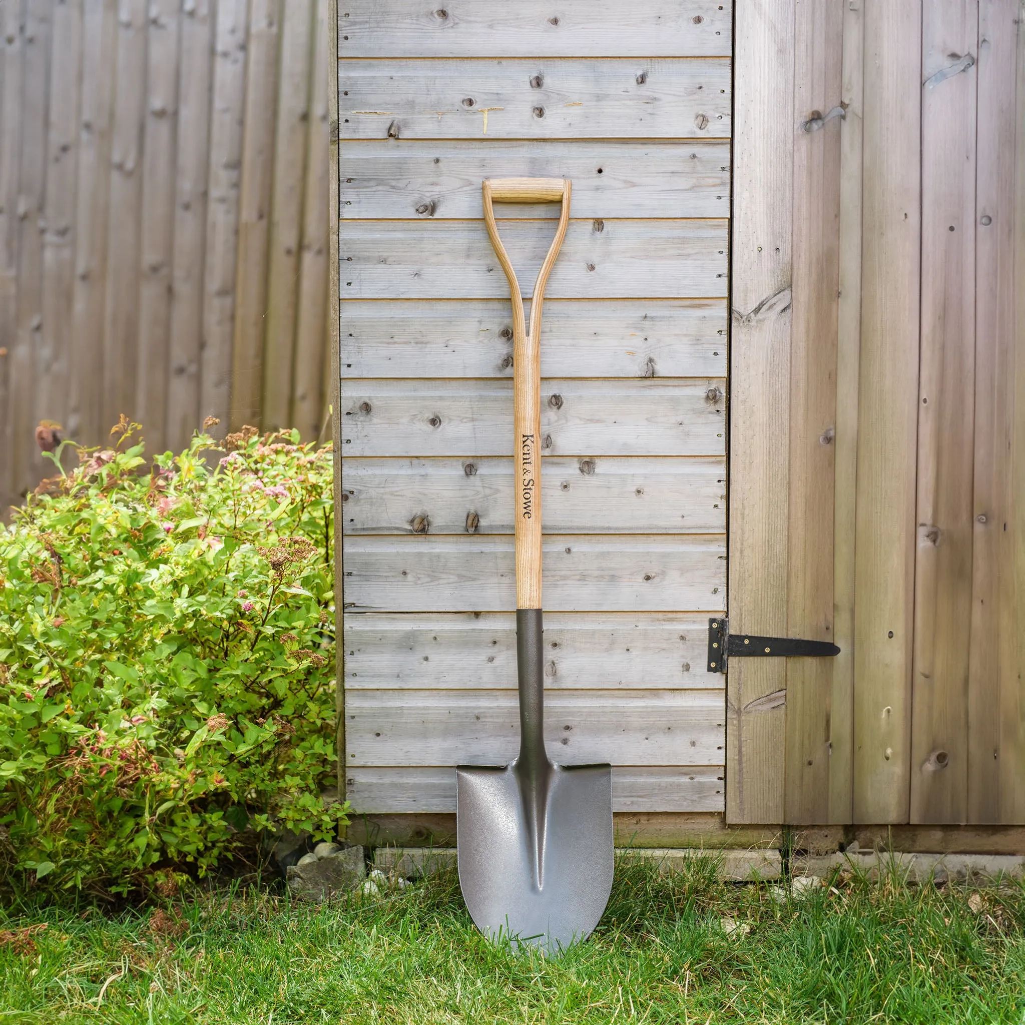 Kent & Stowe Carbon Steel Round Nosed Shovel