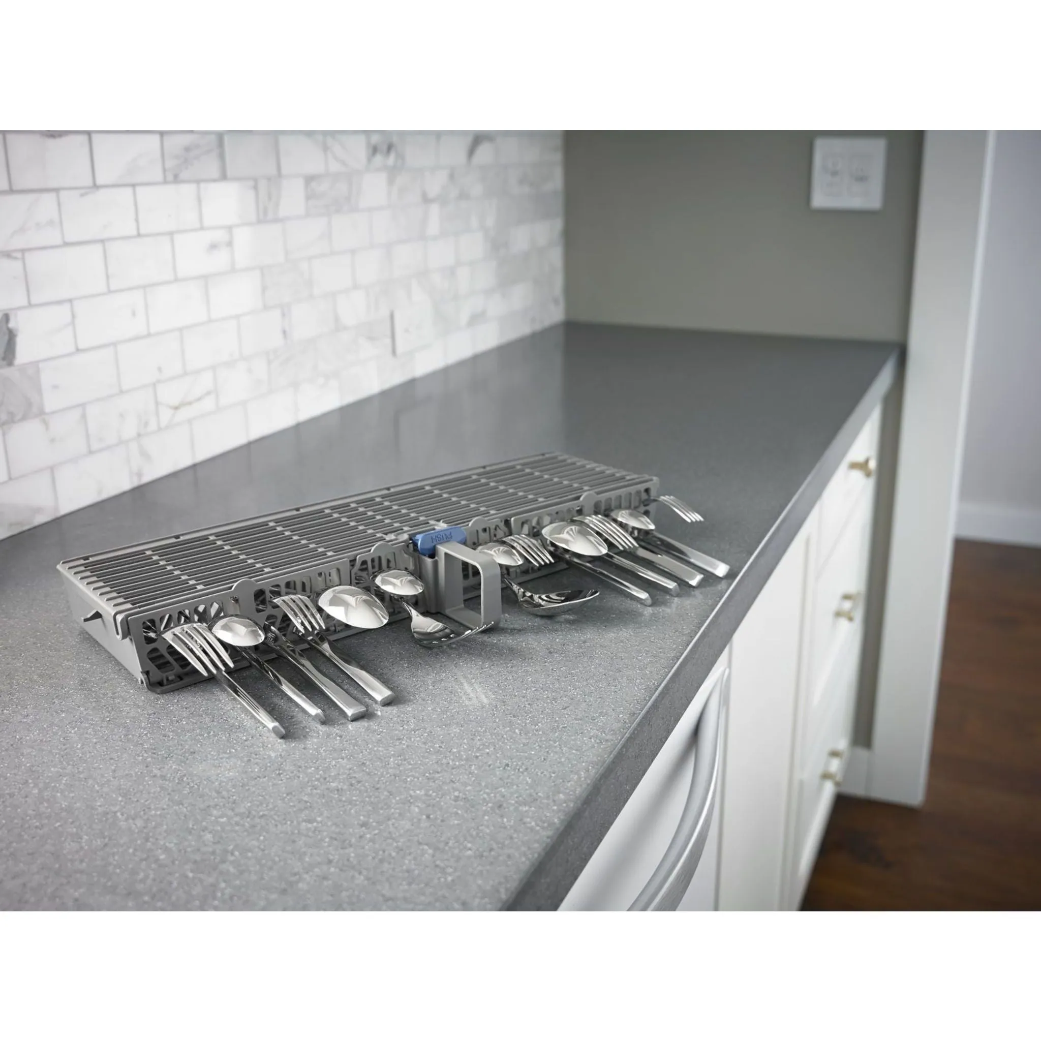 Whirlpool Dishwasher with Sensor Cycle (WDF540PADW)
