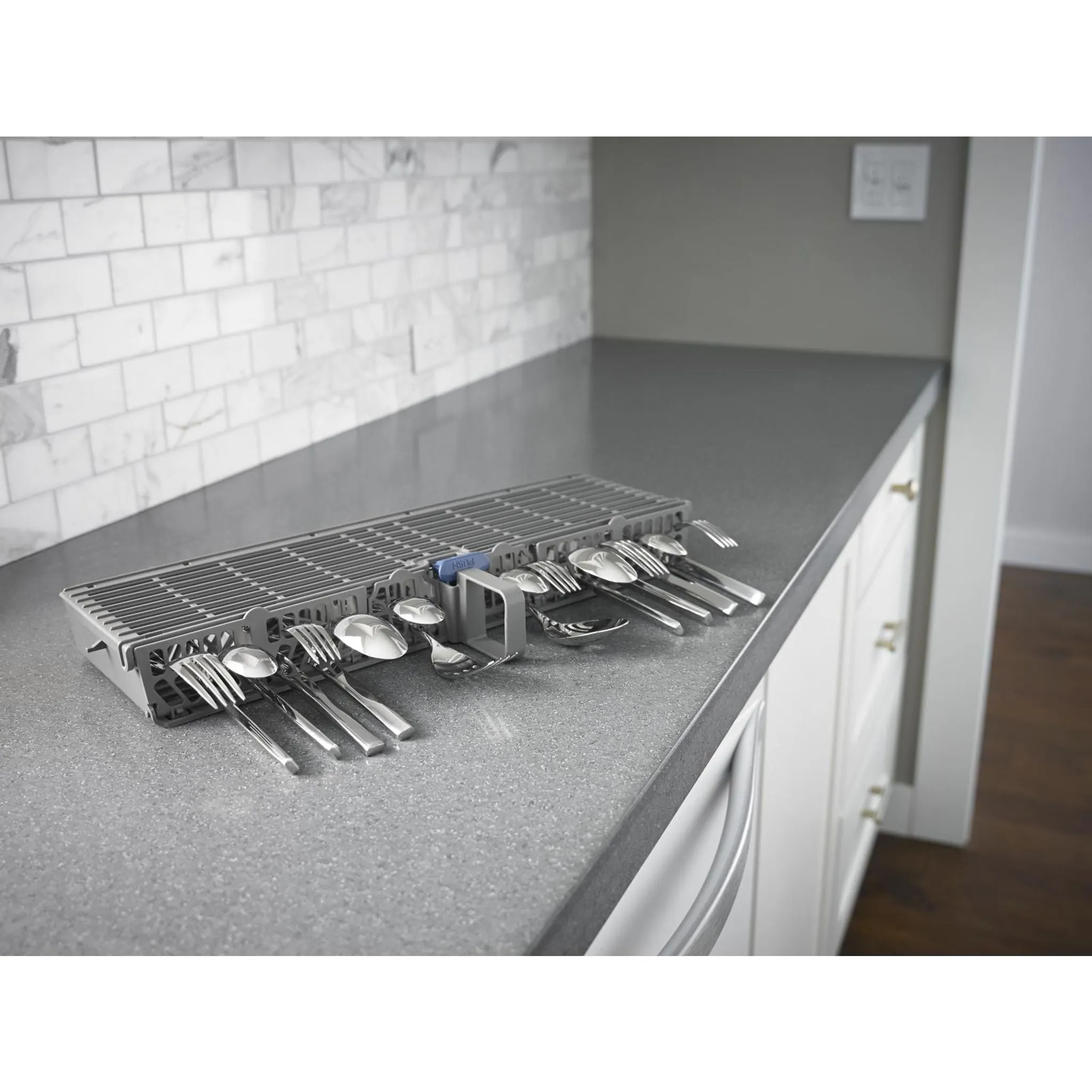 Whirlpool Dishwasher with Sensor Cycle (WDF540PADW)